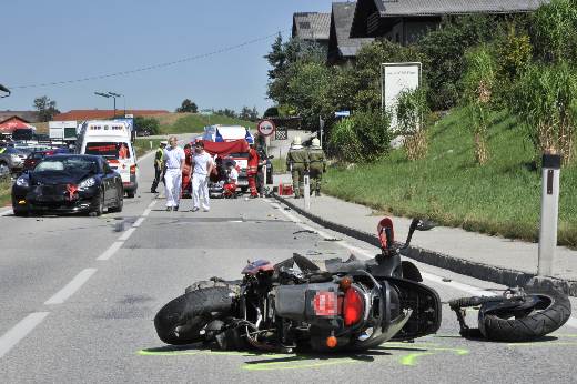 VU 120828 Moped gegen Porsche 01